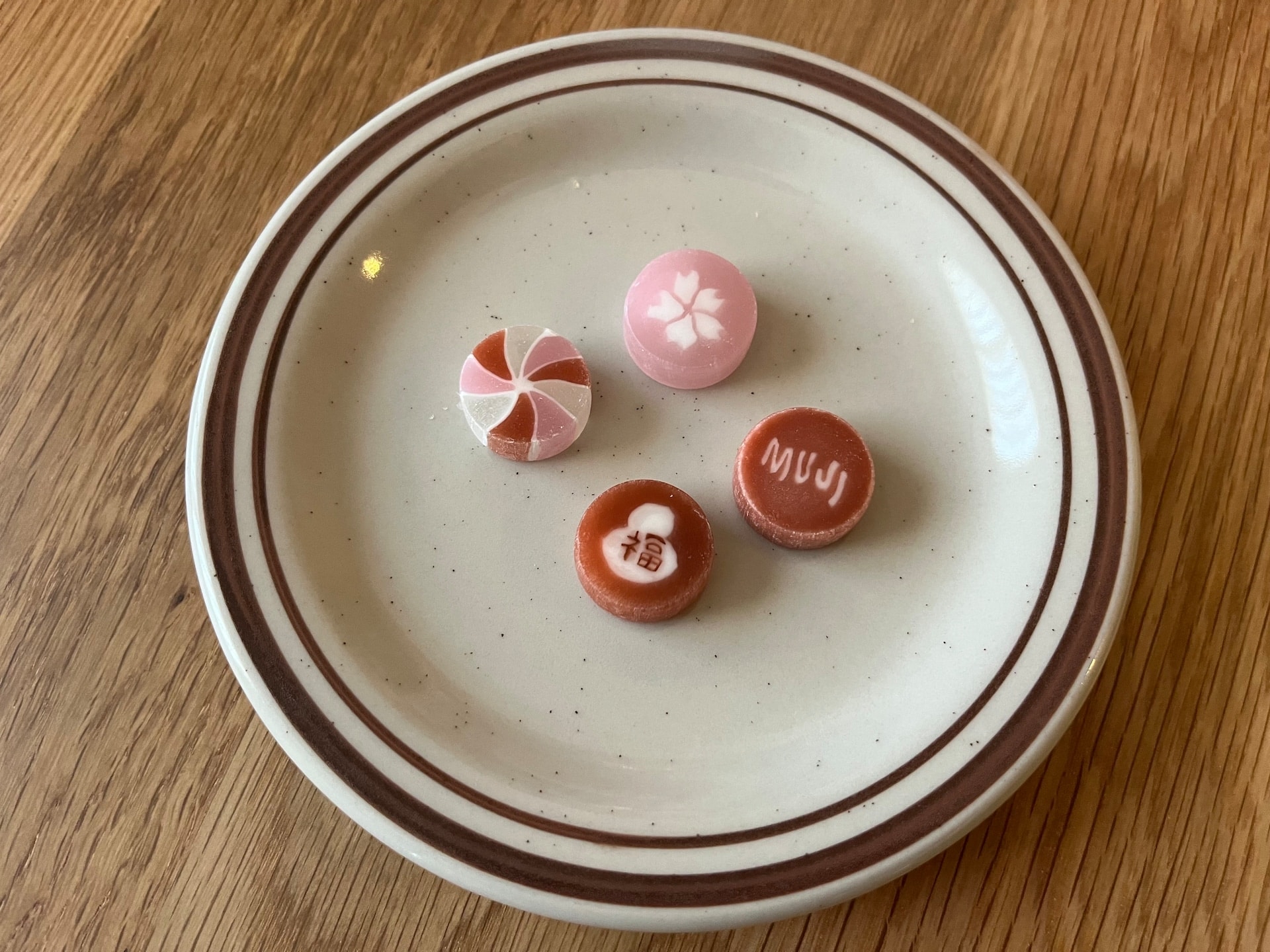 「柄がかわいすぎる！」【無印良品】『福飴』を実際に食べてみた