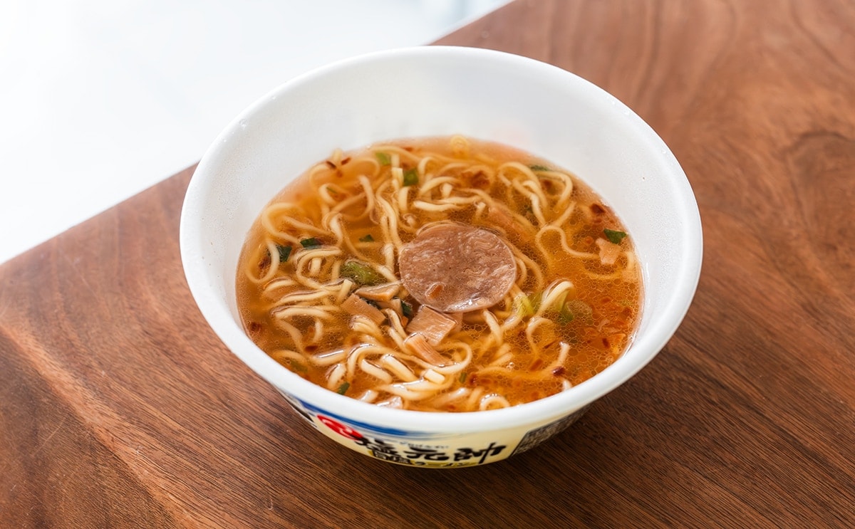 「カップ麺の最高峰」塩ラーメンの銘店が監修した【日清食品】の新商品とは