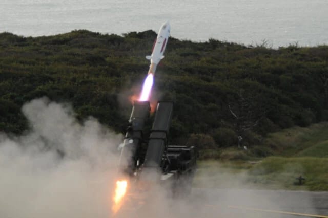 12式地対艦誘導弾能力向上型は、射程推定1000km。敵基地反撃能力として、弾道ミサイル発射基地などを攻撃する（写真・陸上自衛隊）