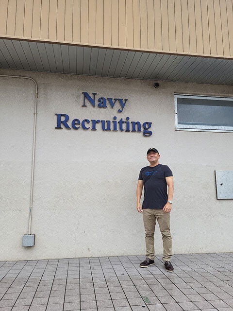 横須賀基地内には「US NAVY Recruiting Station Japan(米海軍募集事務所)」がある