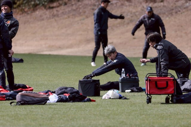 ルーティンとなっているストレッチ。日ごろから体のメンテナンスは欠かさない 