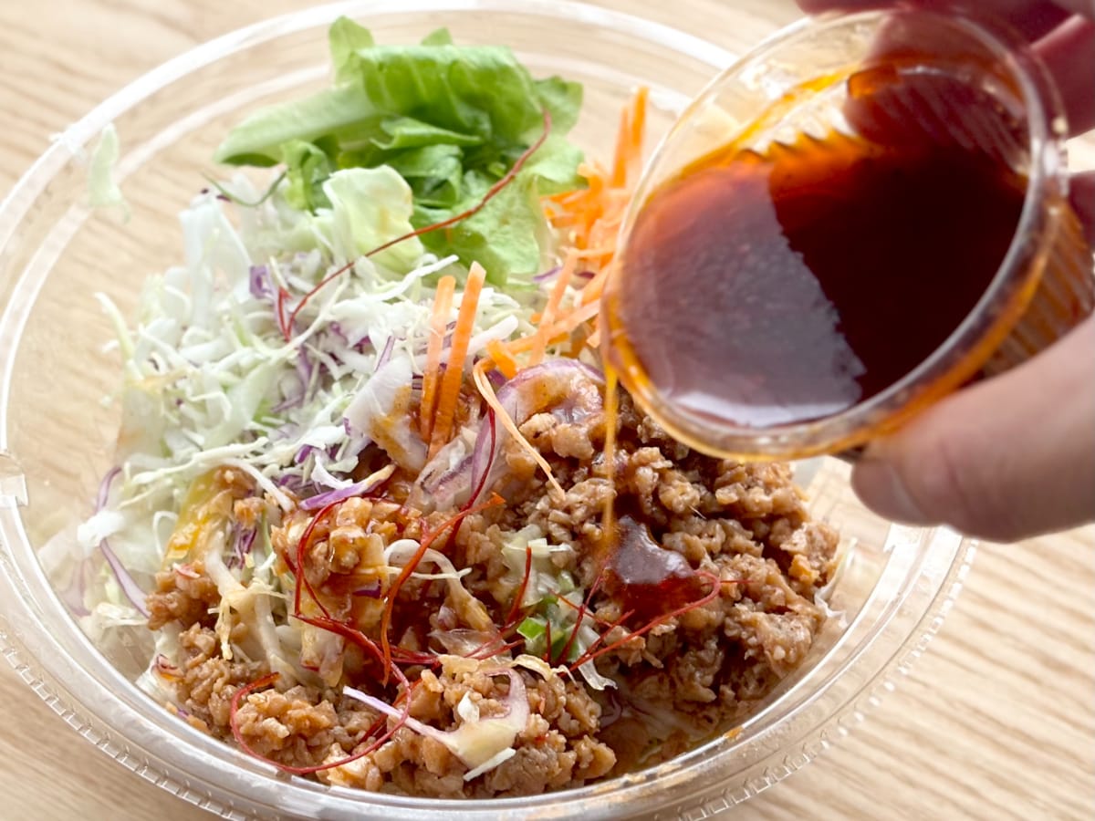 野菜たっぷり&ほのかな辛さで満足度高め!【ファミマ】のヘルシーグルメ