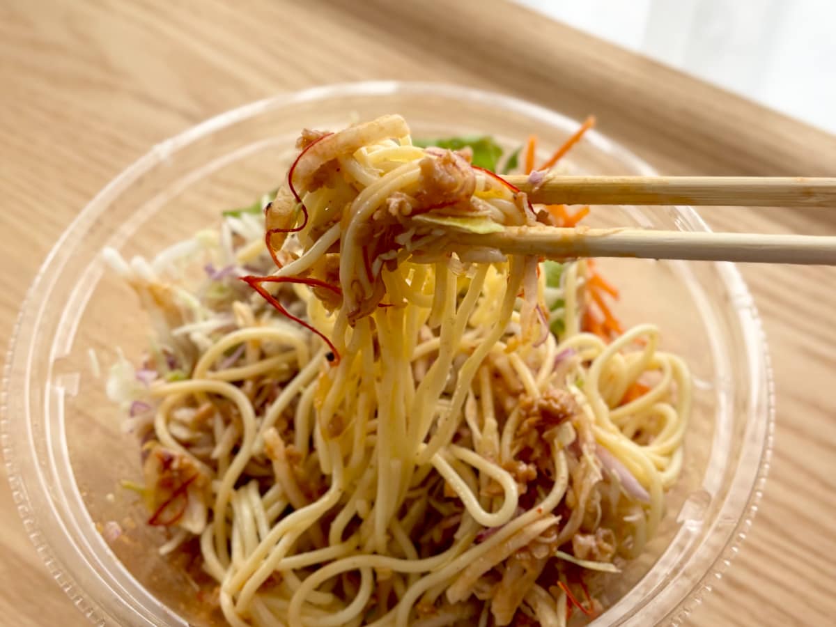 野菜たっぷり&ほのかな辛さで満足度高め!【ファミマ】のヘルシーグルメ