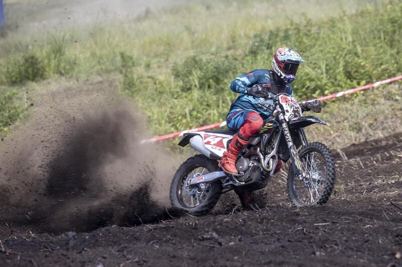 トライアンフから「TRIUMPH