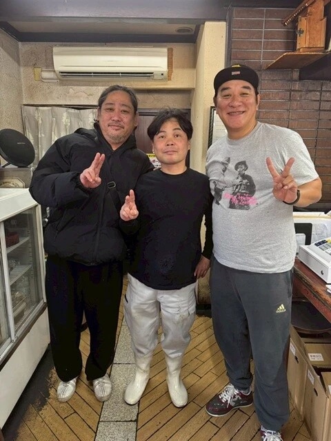 真ん中がご主人の広江さん、左が同級生の藤井さん