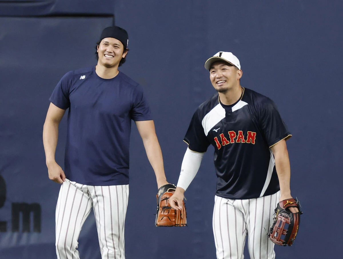 大谷（左）と鈴木（右）は同学年。前回大会では大谷をイジれるのは近藤健介（ソフトバンク）だけだったが、今回は鈴木が強力な