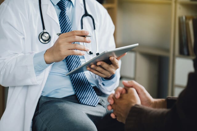 医療従事者が問題視する現行制度の悪用事例は？　現役世代の負担を減らす秘策はある？