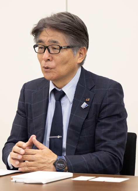 山本昌邦　現役時代はヤマハ発動機サッカー部（現ジュビロ磐田）でDFとして活躍。1992年からU－20日本代表コーチを皮切りに、その後U－20日本代表、U－23日本代表監督、A代表コーチなどを務め、中田英寿や松田直樹、松井大輔ら、数多くの選手たちを育成。23年からナショナルチームダイレクターに就任、森保ジャパンを支える