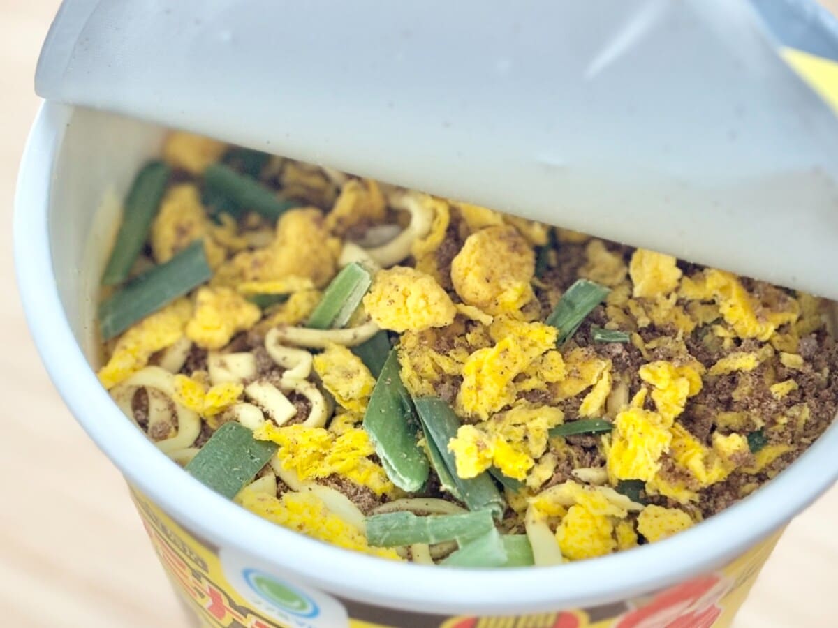 「最低4個買う」「大正解」【ファミマ】の『背徳』カップ麺にドハマり！