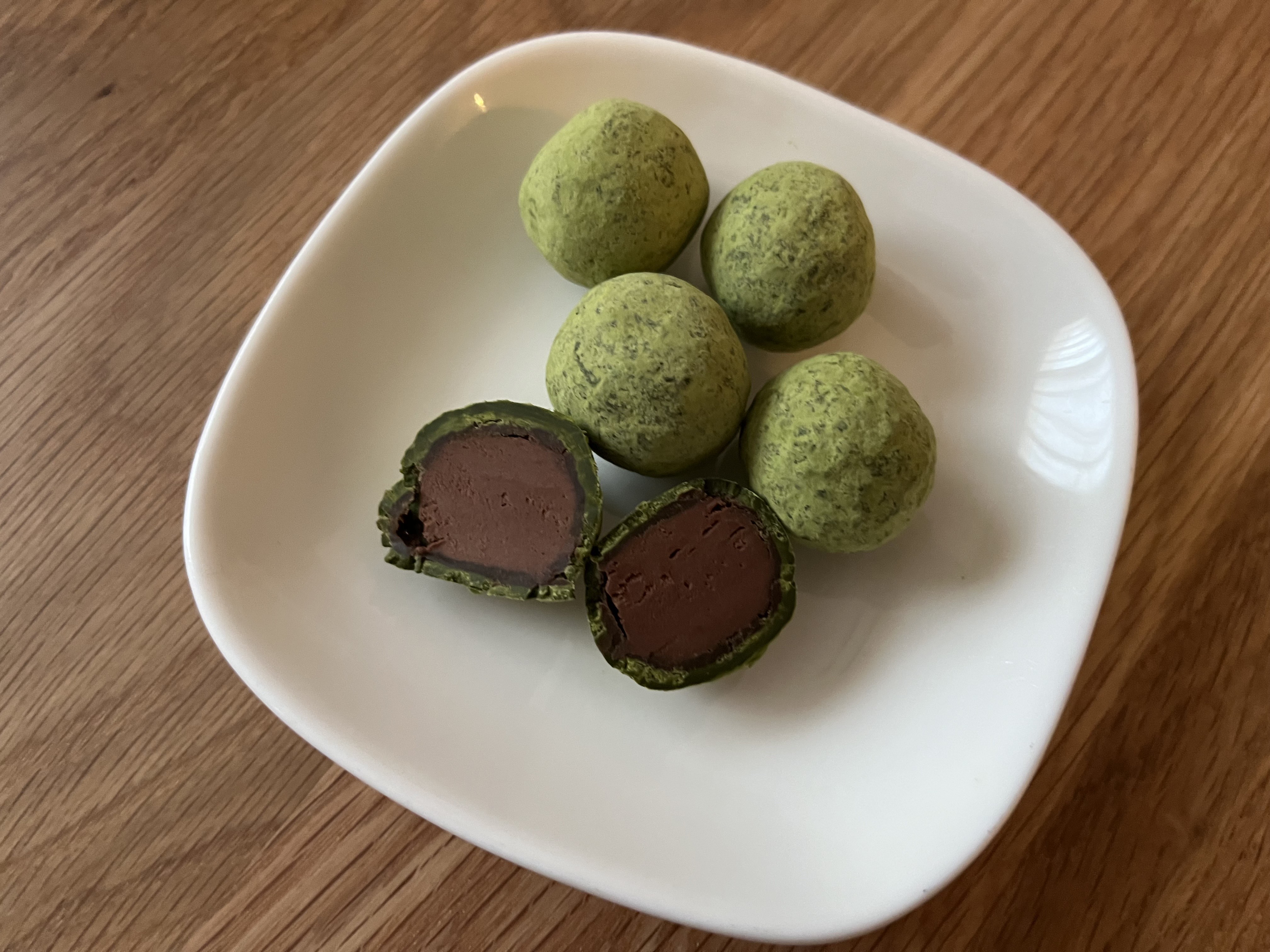 抹茶好きは見逃せない！【無印良品】生チョコ入り抹茶トリュフを実食！気になる味は？
