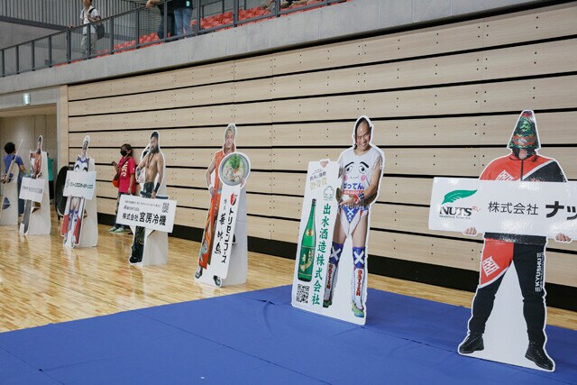 会場には協賛企業を応援する選手の等身大パネルが展示され、フォトスポットとしても活用されている