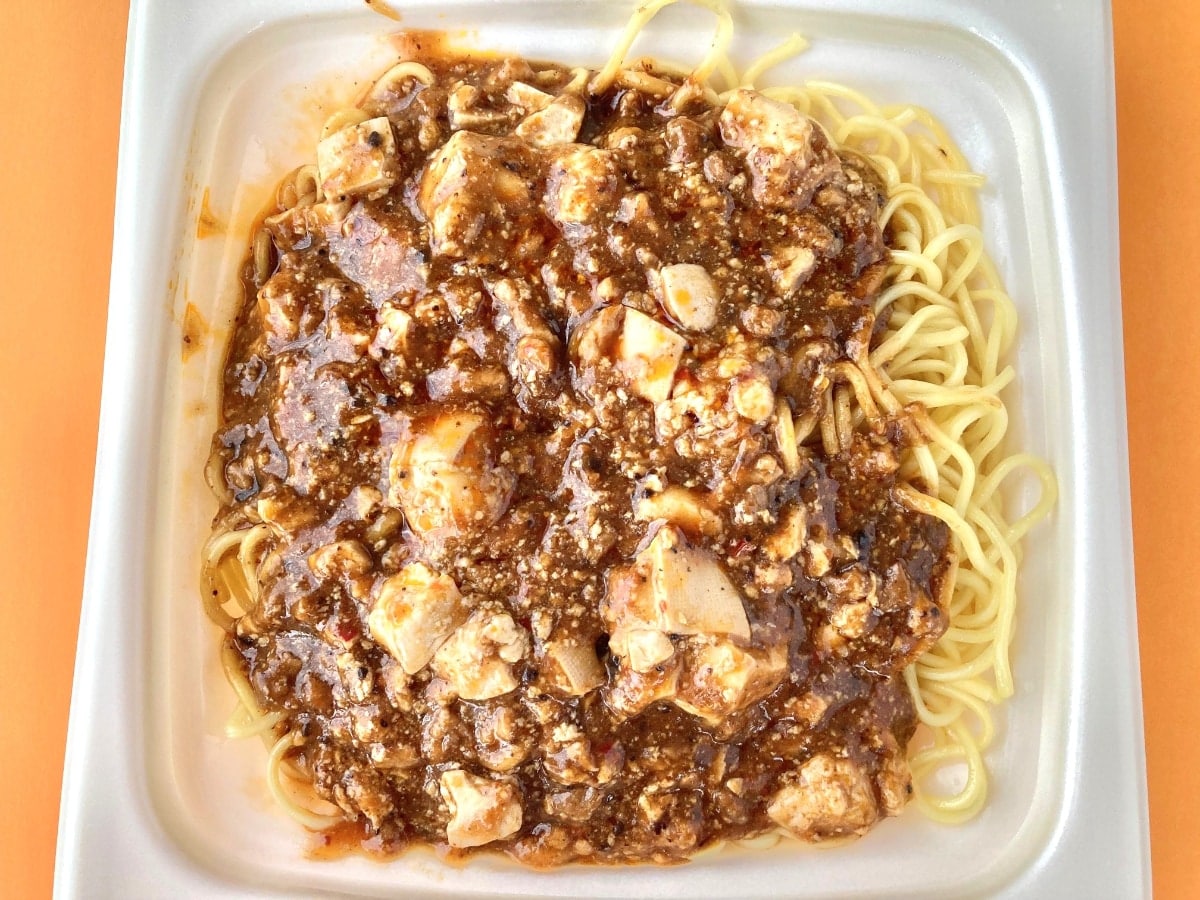 復活に大歓喜！ボリュームがヤバい！！【ファミマ】300gの麺が入っている麻婆焼そば