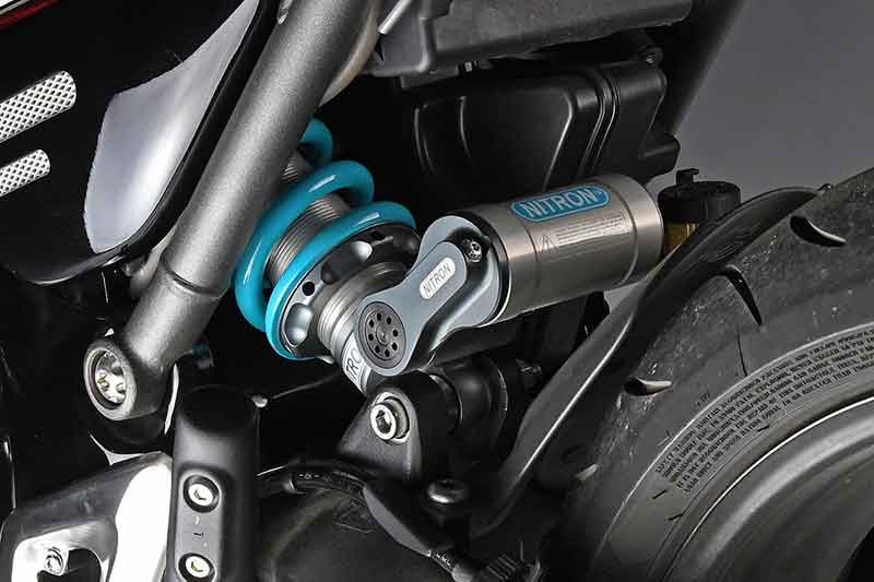 SPEED400 の足つきを改善する「ローダウンショックアブソーバー」がナイトロンから発売! 記事1
