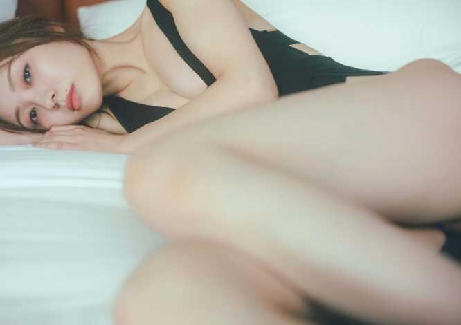 X:梅澤美波写真集公式より