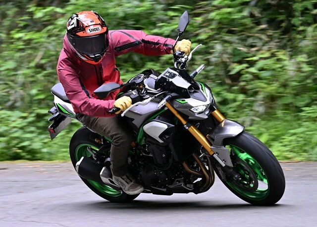 【第3位】カワサキ Z900SE　今年7月15日発売予定のカワサキのスーパーネイキッドがランクイン。やりすぎ認定されたZ900SEの価格は165万円