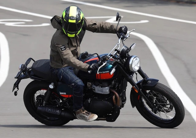 ロイヤルエンフィールド ベア650　見た目はレトロだが最新装備を搭載する輸入バイクが、今年4月17日に発売されたベア650。価格は99万～101万5300円