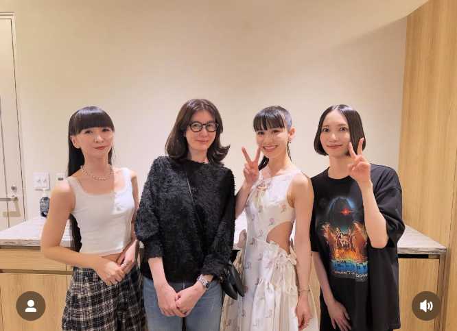 Instagram:ともさかりえ(@rie_tomosaka_official)より