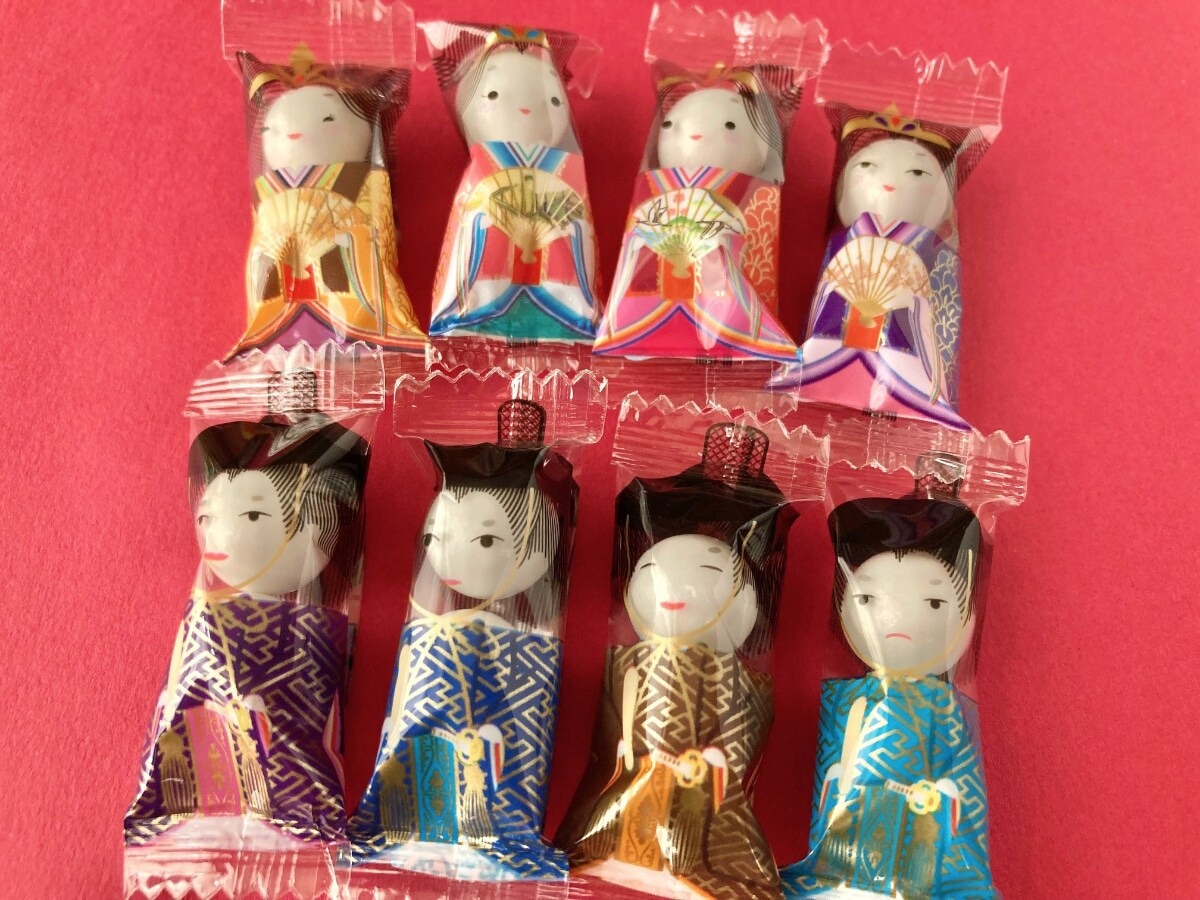 ポリポリした食感がクセになる！？【カルディ】「ニューエスト おひなさまチョコレートボール」