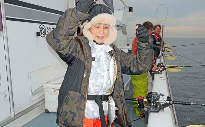 相模湾の沖五目釣りでアジ11～39尾に2.4kgマダイ手中【洋征丸】カンパチ・マハタ・クロムツも登場