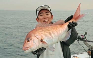 相模湾の沖五目釣りでアジ11～39尾に2.4kgマダイ手中【洋征丸】カンパチ・マハタ・クロムツも登場