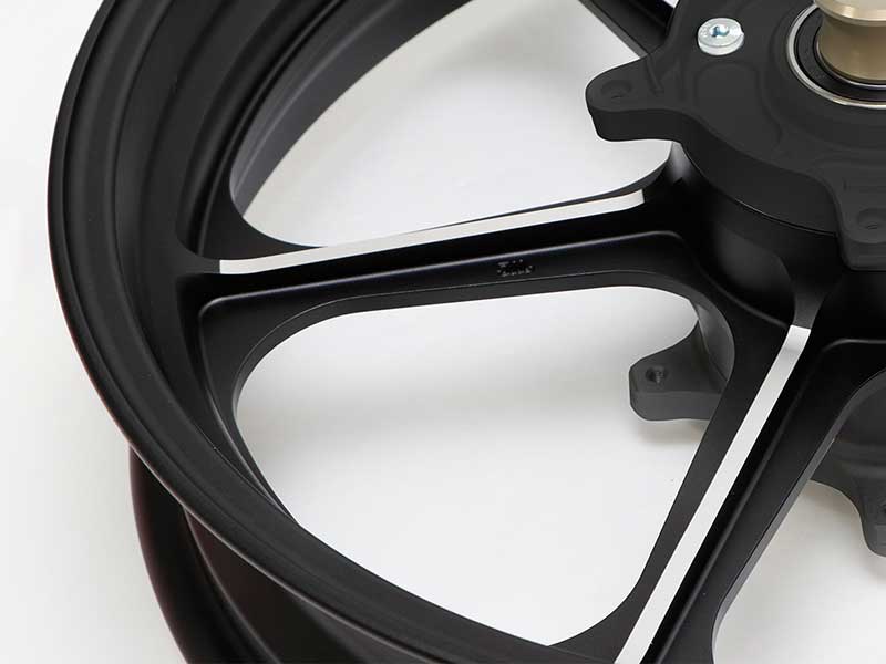 アクティブが「XSR900」2025 ショーモデルのパーツを公開! 記事5