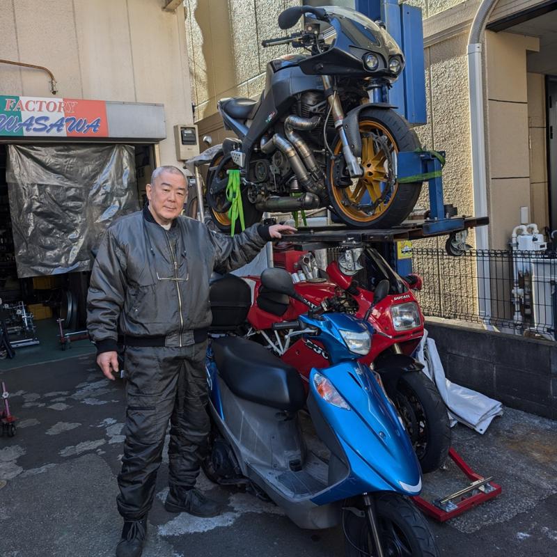 狭いガレージでもバイクを360°自由自在に動かせる！