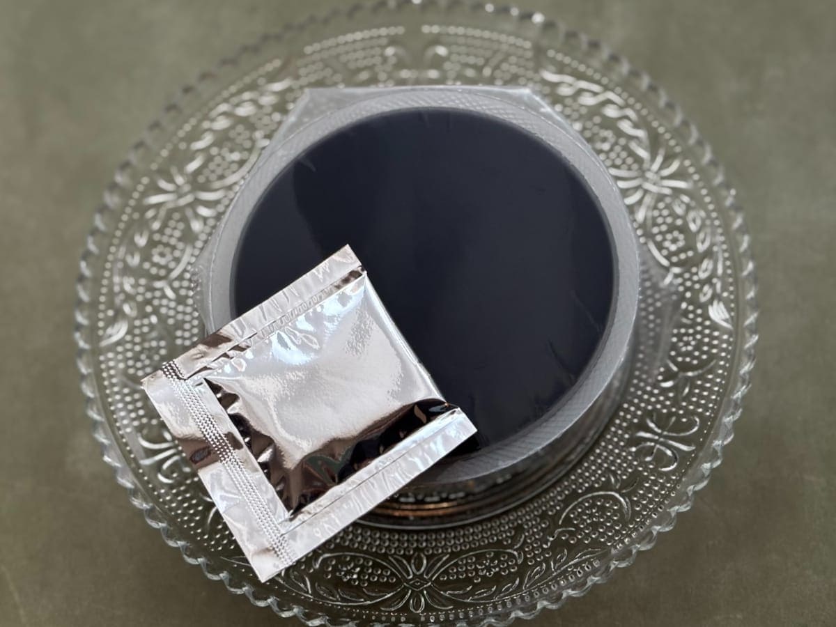 この黒さはインパクト大！【ローソン】新作“変わり種”ゼリーの味は？