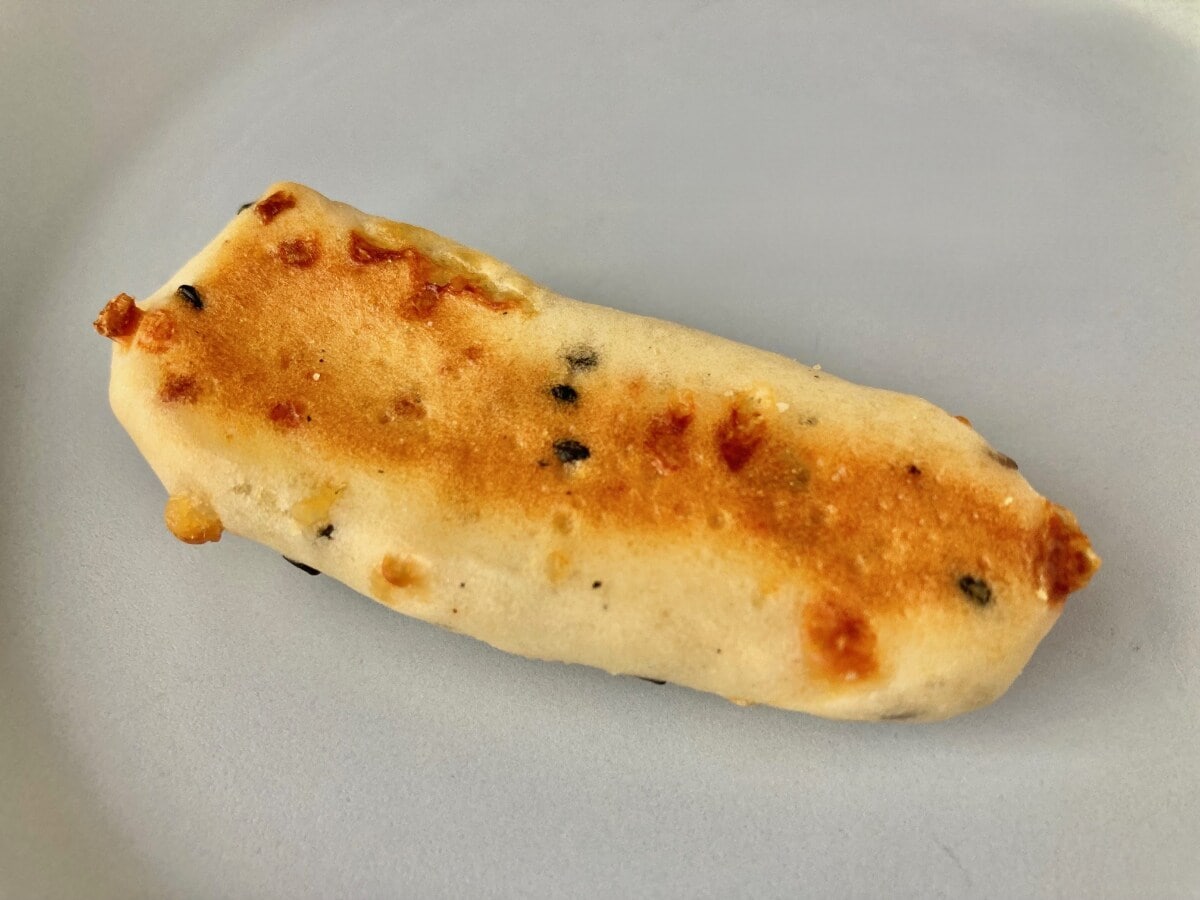 ゴマがいいアクセント！【セブン】おつまみにもぴったりなポン・デ・セサミチーズ