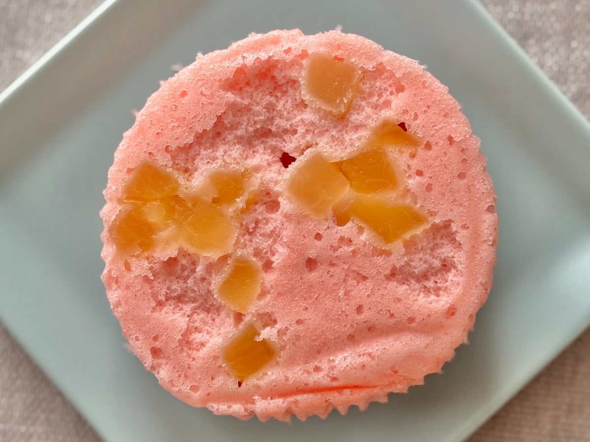 【ファミマ】にピンクのあいつがやってきた！インパクト大のパンを実食