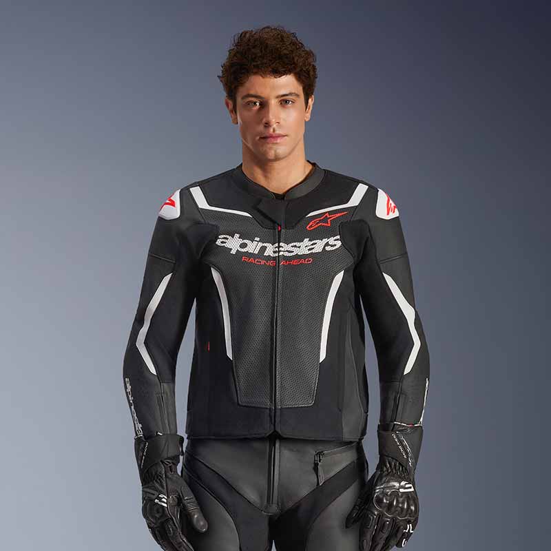 アルパインスターズのライディングジャケット「GP FORCE v2 LEATHER JACKET AIRFLOW」が岡田商事から9月下旬発売！ 記事1