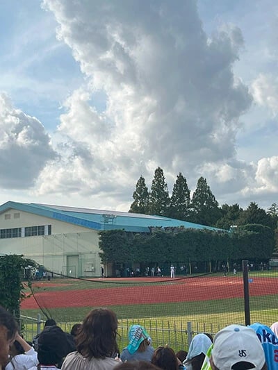 神宮の隣、コブシ球場でノックを受ける川端選手。