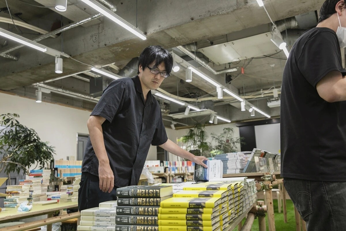 「選書はもちろん、配本された商品をどの棚にどう並べるかまで考えなければならない」（宇野氏）