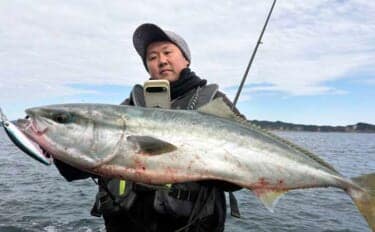 沖磯キャスティングゲームで80cm超えブリをキャッチ!【熊本・天草】潮動かずも移動で一発ヒット