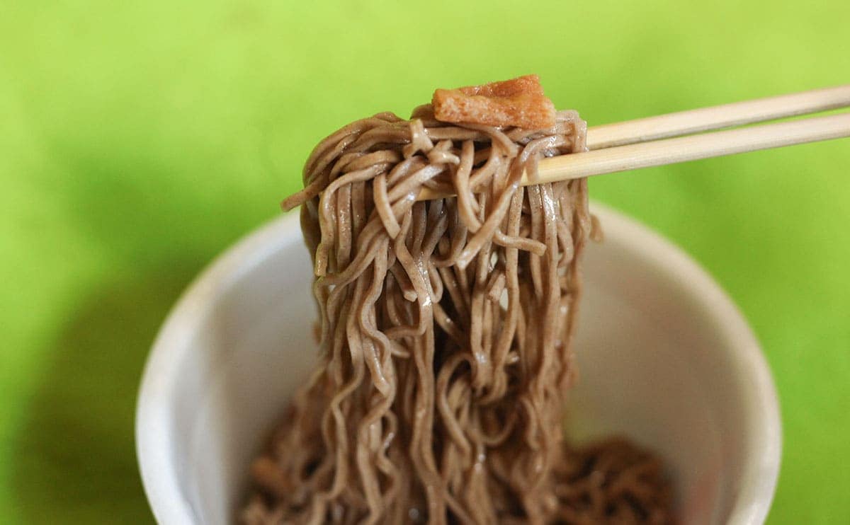 ありそうで意外とない!? 冷して食べる『カップ麺』【東洋水産】