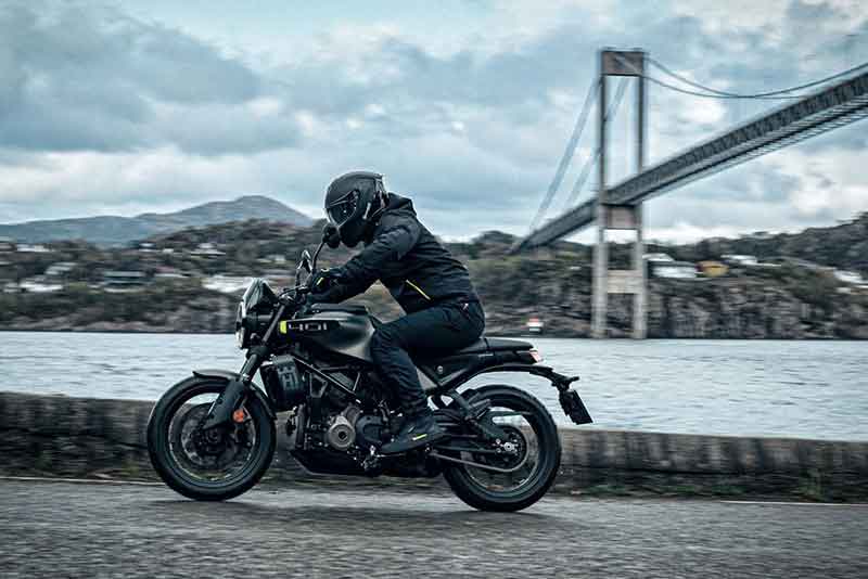 【ハスクバーナ・モーターサイクルズ】MY2024新車購入で最大15万円お得な「キャッシュバックフェア」を12/24まで開催！ 記事1