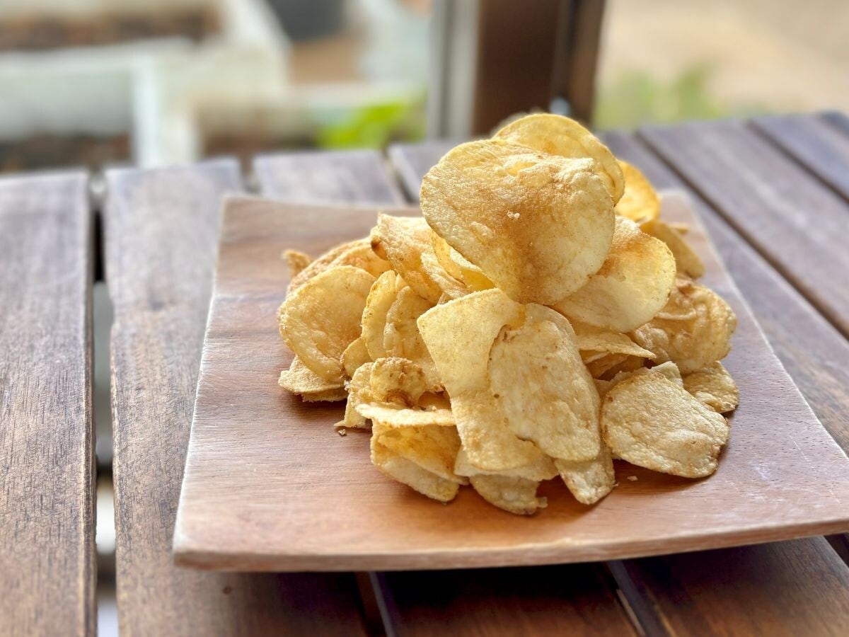 え、めっちゃ上品！【ファミマ限定】神田の人気ラーメン店監修ポテチが想像を超えてきた