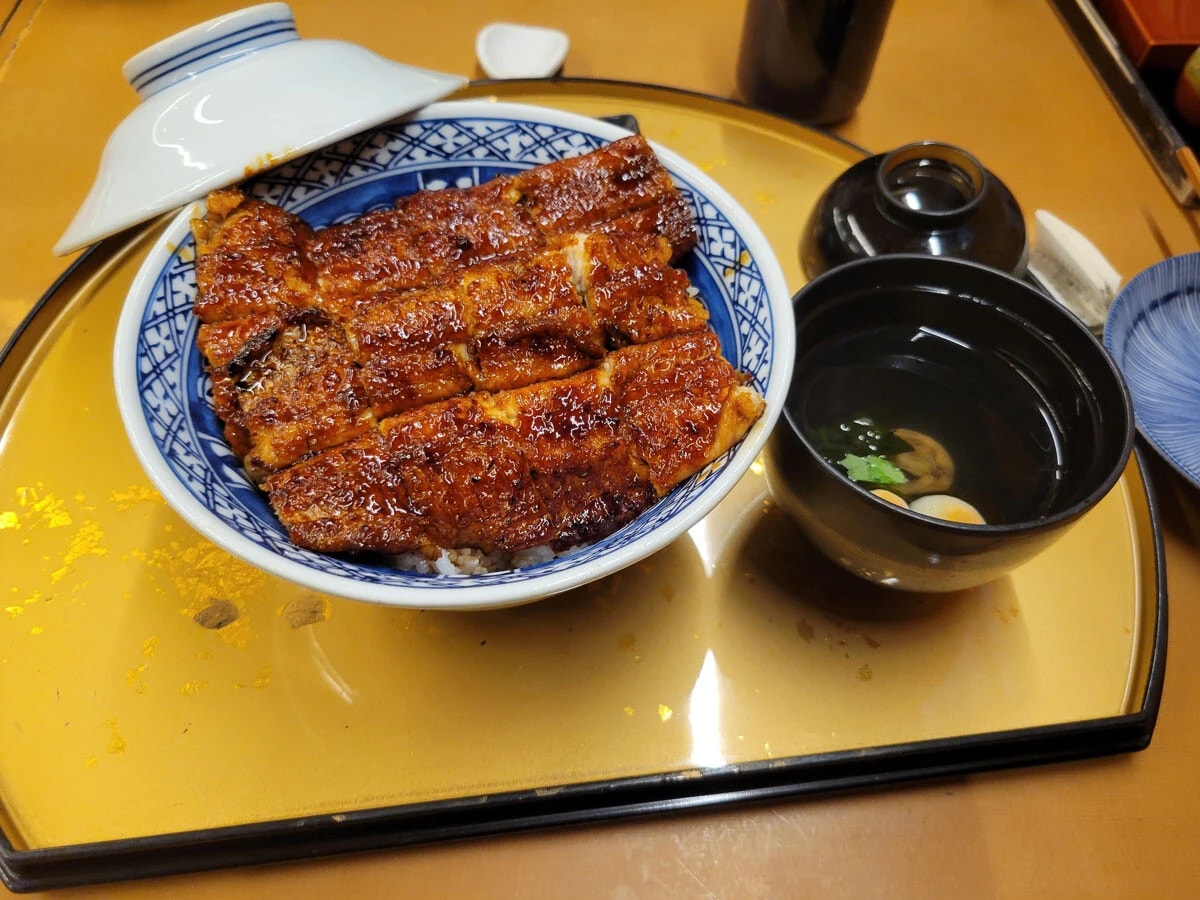 愛知県西尾市一色町にある老舗「うなぎの兼光 一色本店」の「特上 うな丼」3400円（税込）。ちなみに、こちらはメスのうなぎではない