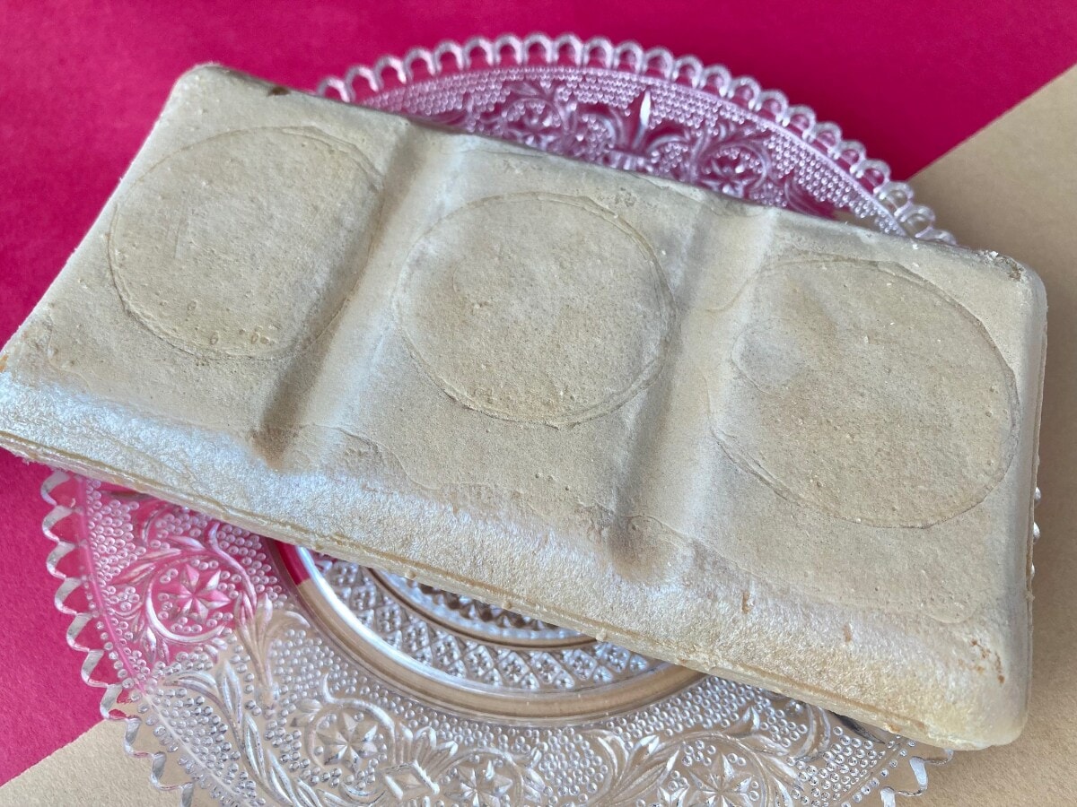 甘さ控えめで食べやすい！シナモンもいいアクセント！【セブン】アップルソースが入ったモナカアイス