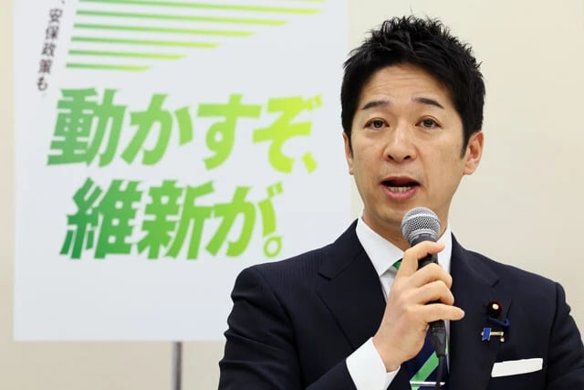 衆院選の公約を発表した日本維新の会・藤田文武共同代表。連立する自民党の「責任ある積極財政」を支持し、一時的な消費税減税を容認しつつ、維新の財政スタンスを「責任ある歳出改革」と説明した