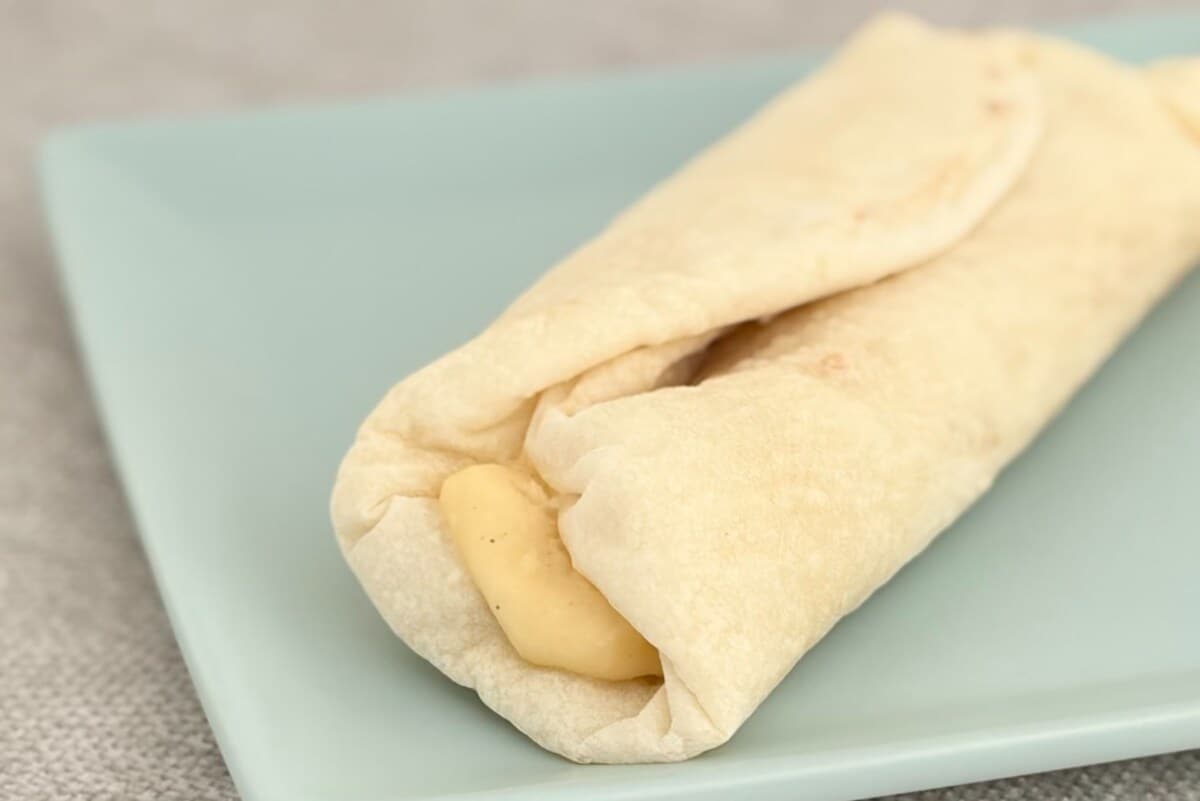 甘じょっぱくて食べ応えもあり!【ローソン】デザートにもなるピザロール