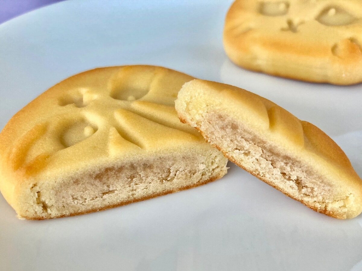 「和風でほっこり！」「緑茶にめっちゃ合いそう！」【ファミマ数量限定】「ふたごのねこまんじゅう きゃにゃめるあん」