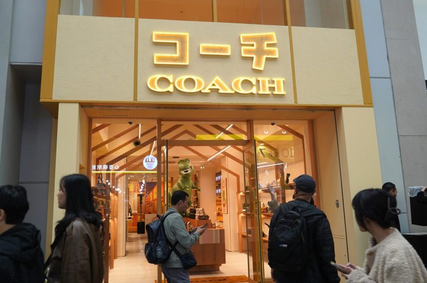 「コーチ プレイ 大阪」が大阪・心斎橋にオープン　コーチの世界観を体験できるコンセプトストア　画像１