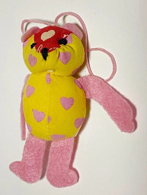 タグが直接縫いつけられた商品(表)