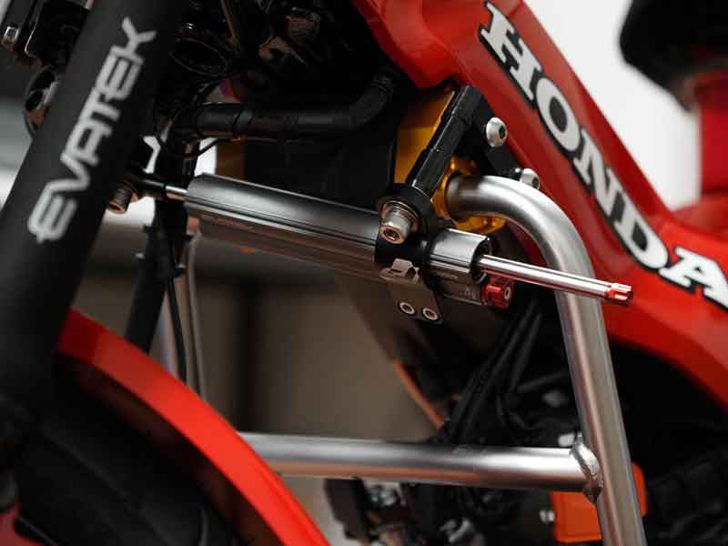 荷物満載でも安定のハンドリング! CT125 ハンターカブ用「EVATEK × PROFENDER ステアリングダンパーキット」が発売 メイン