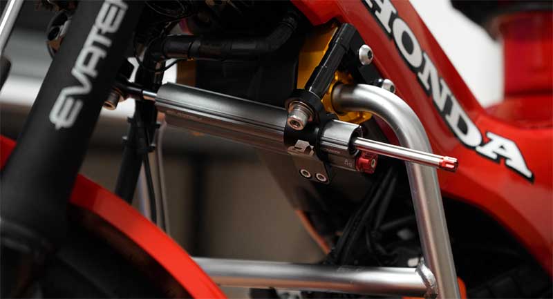 荷物満載でも安定のハンドリング! CT125 ハンターカブ用「EVATEK × PROFENDER ステアリングダンパーキット」が発売 記事1