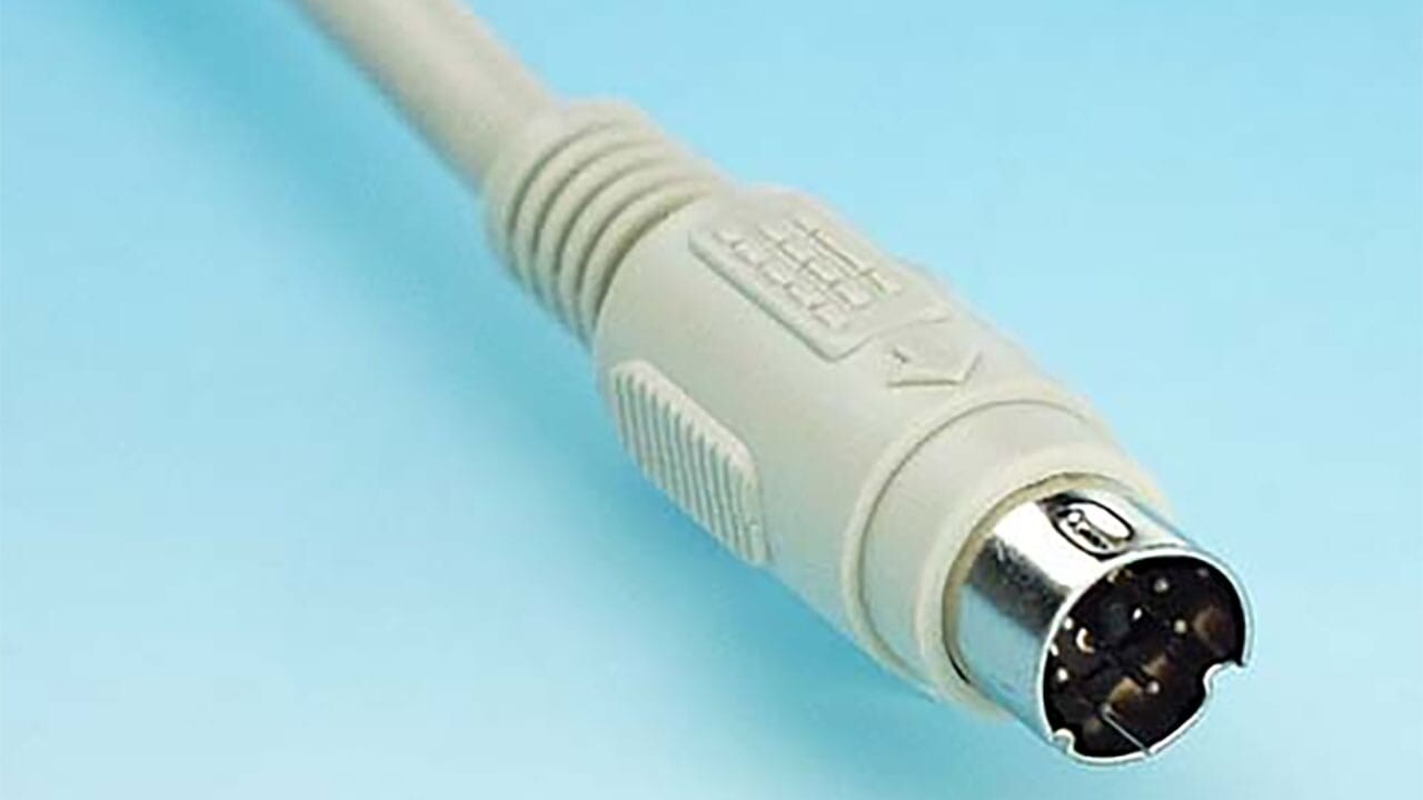 昔の丸い端子外付けキーボード、今のPCに挿さらない!? 規格ギャップが話題にの画像1