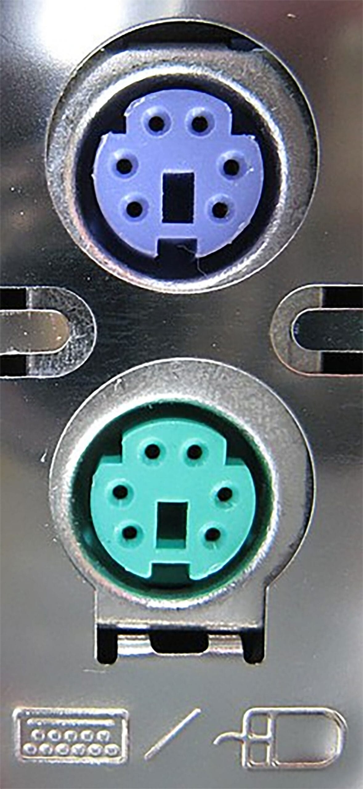 昔の丸い端子外付けキーボード、今のPCに挿さらない!? 規格ギャップが話題にの画像2