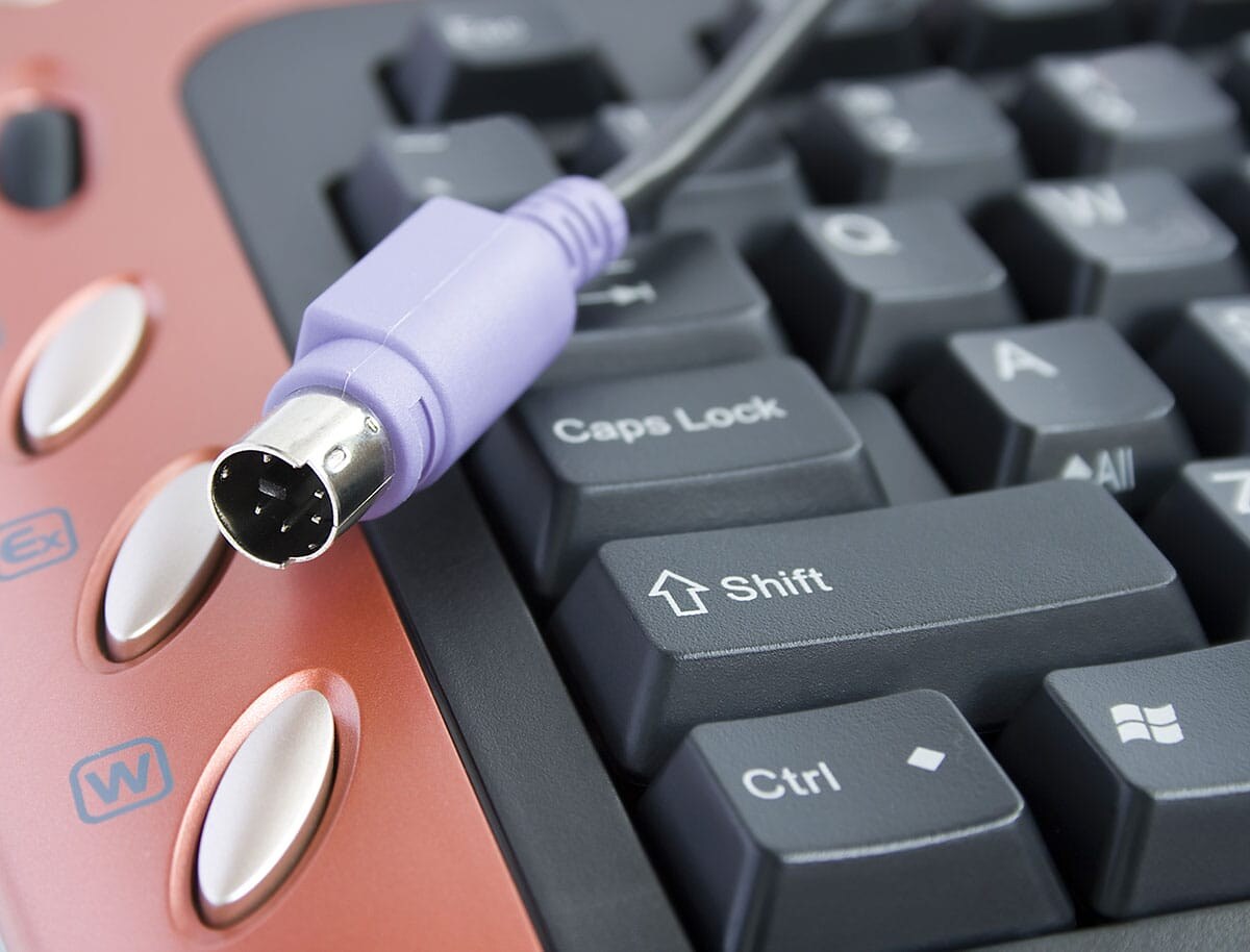 昔の丸い端子外付けキーボード、今のPCに挿さらない!? 規格ギャップが話題にの画像4