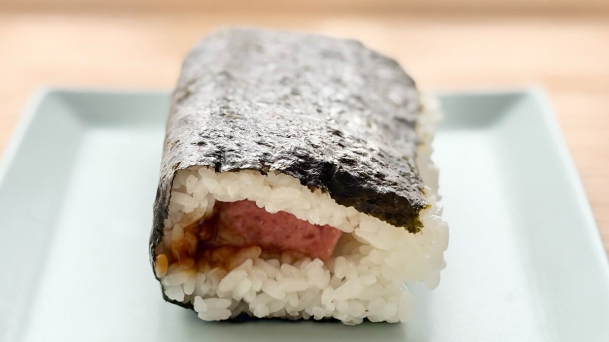 豪華おにぎり出たっ！【ローソン】にまるで“丼”のワンハンドグルメ