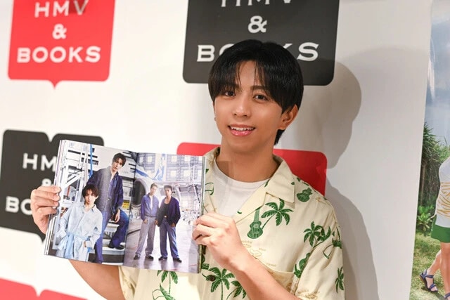 橋爪のお気に入りカットは格納庫で撮影されたカット。普段は絶対に見られない髪型で写真集ならではの姿。